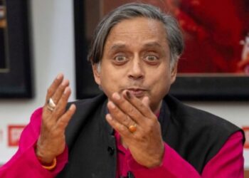 ബംഗ്ലാദേശി ക്രിക്കറ്റ് താരത്തെ ഐപിഎല്ലിൽ നിന്ന് ഒഴിവാക്കുന്നത് അനീതി ; ബിസിസിഐക്കെതിരെ രൂക്ഷ വിമർശനവുമായി ശശി തരൂരും പ്രിയങ്ക് ഖാർഗെയും