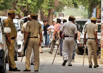 ഉത്തർപ്രദേശിൽ 6 വയസുകാരിയെ കൂട്ടബലാത്സംഗം ചെയ്തു കൊന്നു ; പ്രതികൾക്ക് നേരെ പോലീസ് എൻകൗണ്ടർ