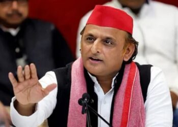 സമാജ്വാദി പാർട്ടി അധികാരത്തിലെത്തിയാൽ സ്ത്രീകൾക്ക് വർഷംതോറും 40000 രൂപ നൽകും ; ഫണ്ടില്ലെങ്കിൽ ലോണെടുത്തിട്ടാണെങ്കിലും തരുമെന്ന് അഖിലേഷ് യാദവ്