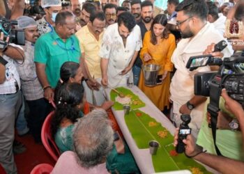 എറണാകുളത്തപ്പന്റെ ഭക്തർക്ക് അന്നം വിളമ്പി മമ്മൂട്ടി; പത്മ പുരസ്‌കാര പ്രഖ്യാപനത്തിന് ശേഷമുള്ള ആദ്യ ചടങ്ങ്