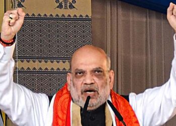 കോൺഗ്രസ് ഭരണത്തിൽ അസം നുഴഞ്ഞുകയറ്റക്കാരുടെ താവളമായി; ഏഴ് ജില്ലകളിൽ 64 ലക്ഷം വിദേശികൾ: ആഞ്ഞടിച്ച് അമിത് ഷാ