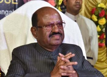 മന്നം സമാധിയിൽ പുഷ്പാർച്ചന അനുവദിച്ചില്ല, ഗേറ്റ്കീപ്പറെ കാണാനല്ല പെരുന്നയിൽ എത്തുന്നത്;പശ്ചിമബംഗാൾ ഗവർണർ സി.വി. ആനന്ദബോസ്