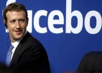 ലോകത്തെ ഒരു ഗ്രാമമാക്കിയ നീലവെളിച്ചം! സുക്കർബർഗിനെ ശതകോടീശ്വരനാക്കിയ നമ്മുടെ സ്വന്തം ഫേസ്ബുക്ക് 