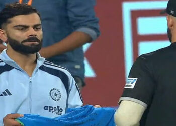 മിച്ചൽ എന്ന പ്രതിഭ, ഇന്ത്യയിലെ റൺവേട്ടക്കാരന് വിരാട് കോഹ്‌ലിയുടെ സമ്മാനം; വീഡിയോ വൈറൽ