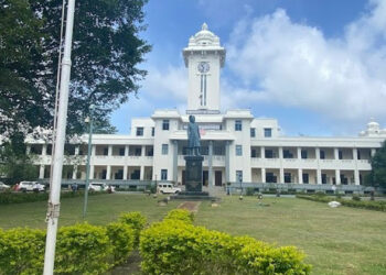 ഒരു ചിഹ്നം മാറ്റിയപ്പോൾ പോയത് 16 ലക്ഷം, കേരള സർവകലാശാലയെ ഞെട്ടിച്ച് ബാങ്ക് അബദ്ധം