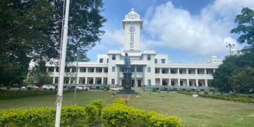 ഒരു ചിഹ്നം മാറ്റിയപ്പോൾ പോയത് 16 ലക്ഷം, കേരള സർവകലാശാലയെ ഞെട്ടിച്ച് ബാങ്ക് അബദ്ധം
