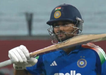 ഒരു മിനി വെടിക്കെട്ട്, ഇൻഡോറിലെ ഗാലറിയെ ആവേശത്തിലാഴ്ത്തി നിതീഷിന്റെ ‘പുഷ്പ’ സ്റ്റൈൽ; ട്രോളുകൾ കൊണ്ട് പൊതിഞ്ഞ പോരാളിക്ക് കയ്യടിച്ച് ക്രിക്കറ്റ് ലോകം