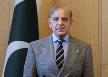 ലോകത്തിന് മുന്നിൽ ഭിക്ഷാടനവുമായി പാകിസ്താൻ; നാണക്കേട് സമ്മതിച്ച് ഷെഹ്ബാസ് ഷെരീഫ്, മറുവശത്ത് ഇന്ത്യക്കെതിരെ ഭീകരവാദ ഭീഷണി