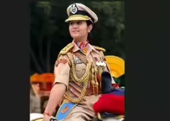 140 പുരുഷ സൈനികർ, ഒരൊറ്റ വനിതാ കമാൻഡർ; അതിർത്തിയിലെ വെടിയൊച്ചകളിൽ നിന്ന് കർത്തവ്യപഥിലെ പെരുമ്പറ മുഴക്കത്തിലേക്ക് സിമ്രാൻ ബാല നടന്നുനീങ്ങുമ്പോൾ