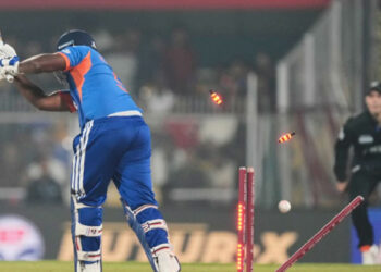 ചിലപ്പോൾ പുറത്തിരിക്കുന്നത് ഗുണം ചെയ്യും; സഞ്ജുവിന് വിശ്രമം ആവശ്യമാണോ? അശ്വിൻ നിലപാട് വ്യക്തമാക്കുന്നു