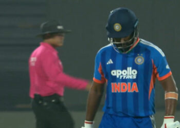 പിന്തുണച്ചു മടുത്തു, ഇനി എന്ത് പറഞ്ഞ് ന്യായീകരിക്കും? സഞ്ജുവിന്റെ പതനത്തിൽ തലതാഴ്ത്തി മലയാളി ആരാധകർ