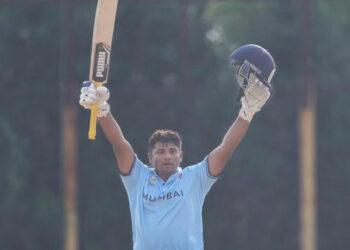 അഭിഷേക് ശർമ്മയെ ‘കൊന്ന്’ സർഫറാസ്; ഒരോവറിൽ 30 റൺസ് നേടി ക്രീസിന് തീപിടിപ്പിച്ച് താരം; പക്ഷെ മുംബൈ നിരാശർ