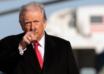 ശക്തമായി പ്രതിഷേധിക്കൂ, പ്രധാന സ്ഥാപനങ്ങൾ പിടിച്ചെടുക്കൂ, സഹായവുമായി ഞങ്ങൾ ഉടൻ എത്തും ; ഇറാനിലെ പ്രതിഷേധക്കാർക്ക് നിർദേശവുമായി ട്രംപ്