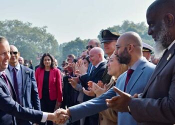 പാട്ടുപാടി മാസ്സ് എൻട്രി; ഇന്ത്യയിലേക്ക് ട്രംപിന്റെ വിശ്വസ്തനെത്തി! മോദി-ട്രംപ് സൗഹൃദം ഇനി അടുത്ത തലത്തിലേക്ക്