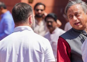 ശശി തരൂരിനെ അപമാനിച്ച് രാഹുൽ ഗാന്ധിയും കോൺഗ്രസും?ഹൈക്കമാൻഡ് യോഗത്തിൽ നിന്ന് വിട്ട് നിന്ന് എംപി 