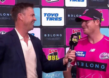 സ്മിത്ത് സ്ട്രൈക്ക് നൽകിയില്ല, ബാബറിനെ പരിഹസിച്ച് പാക് താരങ്ങൾ; കോഹ്‌ലിയെ വലിച്ചിഴച്ച് വിവാദം