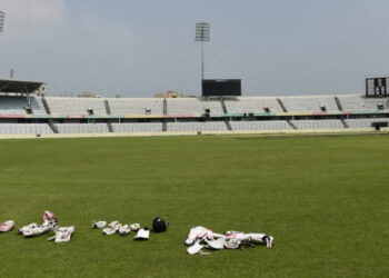 അമ്പയർ ടോസിന് വന്നപ്പോൾ കളിക്കാർ ഇല്ല, ബംഗ്ലാദേശിൽ ക്രിക്കറ്റ് സ്തംഭിക്കുന്നു; താരങ്ങൾ സമരത്തിൽ, മത്സരങ്ങൾ ബഹിഷ്കരിച്ചു