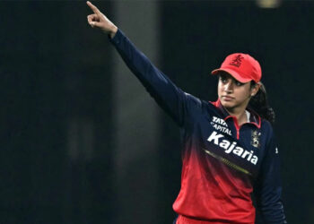 ക്യാമറ അല്പം ദൂരെ നിൽക്കട്ടെ, പരിശീലനത്തിനിടെ ക്യാമറാമാനോട് കയർത്ത് സ്മൃതി മന്ദാന; വീഡിയോ കാണാം