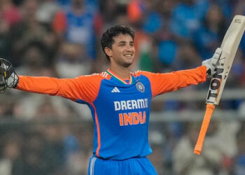 അഭിഷേകിന് ബാറ്റ് വീശാനേ അറിയൂ, ടെക്നിക്കില്ല; പാക് പോരാട്ടത്തിന് മുൻപ് വെടിപൊട്ടിച്ച് മുഹമ്മദ് ആമിർ