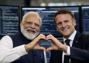 ‘അതെ, ഇത് എഐ ആണ്’; പ്രധാനമന്ത്രി മോദിക്കൊപ്പമുള്ള ചിത്രം പങ്കുവെച്ച് ഫ്രഞ്ച് പ്രസിഡന്റ് ഇമ്മാനുവൽ മാക്രോൺ