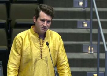 അമേരിക്കയിൽ ഹിന്ദുക്കൾക്കെതിരെ അധിക്ഷേപം; പ്ലാനോ സിറ്റി കൗൺസിലിൽ കോമാളി വേഷം കെട്ടി യൂട്യൂബർ; പ്രതിഷേധിച്ചു ഇറങ്ങിപ്പോയി ഇന്ത്യൻ സമൂഹം!