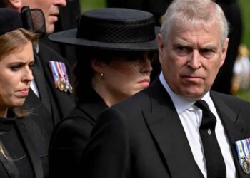 സ്വന്തം പെൺമക്കളുടെ ചിത്രങ്ങൾ അയച്ചു; എപ്‌സ്റ്റീൻ ഫയലുകളിൽ കുടുങ്ങി ആൻഡ്രൂ രാജകുമാരൻ; ബ്രിട്ടീഷ് രാജകുടുംബത്തെ ഞെട്ടിച്ച് പുതിയ വെളിപ്പെടുത്തലുകൾ!