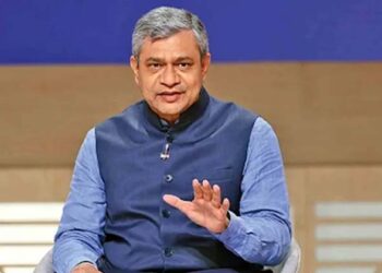  റെയിൽവേയിൽ കേരളത്തിന് യുപിഎ കാലത്തെക്കാൾ പത്തിരട്ടി തുക: ശബരിപ്പാതയും ബുള്ളറ്റ് ട്രെയിനും റെഡി; ശ്രീധരന് നന്ദിയെന്ന് അശ്വിനി വൈഷ്ണവ്!