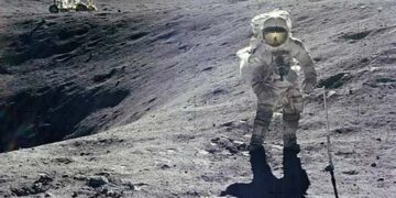 അമ്പിളിമാമന്റെ മണ്ണിൽ ഒരു ‘ഗോൾഫ് കളി’; 55 വർഷം മുൻപ് അലൻ ഷെപ്പേർഡ് കാട്ടിയ ആ കുസൃതി! ആർട്ടിമിസ് ദൗത്യങ്ങൾക്കിടെ ചർച്ചയായി പഴയ ചാന്ദ്ര ചരിത്രം