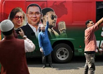 ബംഗ്ലാദേശിൽ പോളിംഗ് ബൂത്തുകൾ കത്തുന്നു; സംഘർഷത്തിനിടെ വോട്ടെടുപ്പ്; എക്സ് പോസ്റ്റിലൂടെ തസ്ലീമ നസ്‌റിൻ്റെ കടുത്ത മുന്നറിയിപ്പ്!