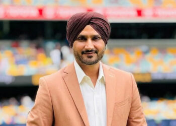 കമ്പ്യൂട്ടർ ക്രിക്കറ്റല്ല മൈതാനത്ത് വേണ്ടത്; ഇന്ത്യൻ തോൽവിയിൽ തന്ത്രങ്ങൾ പിഴച്ചെന്ന് മുൻ താരം, നിരീക്ഷണത്തിന് കൈയടി നൽകി ആരാധകർ 