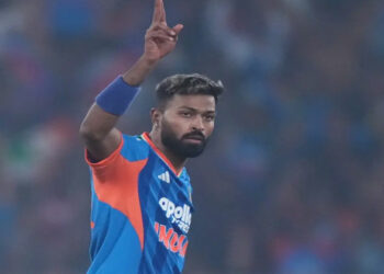 അമിത ആഘോഷമില്ല, വെറും മാസ്; സാഹിബ്സാദ ഫർഹാനെ വിറപ്പിച്ച ഹാർദിക്കിന്റെ ‘ഓറ’; വീഡിയോ കാണാം