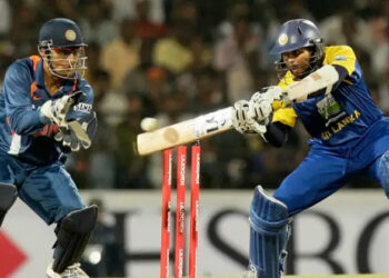 സെവാഗ് കൊളുത്തിയ തീ, നെഹ്‌റ കാത്ത വിളക്ക്; 414 റൺസും തോൽവി ഭയവും നിറഞ്ഞ ആ രാത്രി