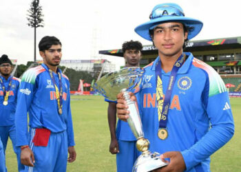 സൂപ്പർതാര പരിവേഷം വേണ്ട, വേണ്ടത് സച്ചിന്റെ വിനയം; വൈഭവ് സൂര്യവംശിയുടെ പിതാവ് മനസ്സ് തുറക്കുന്നു