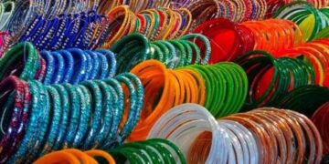 300% ലാഭം തരുന്ന ബിസിനസ്സ്! ഐഡിയ ഉണ്ടെങ്കിൽ 2000 രൂപയിൽ താഴെ മുതൽ മുടക്കിൽ വളപ്പൊട്ടുകൾ വിറ്റും പണമുണ്ടാക്കാം…