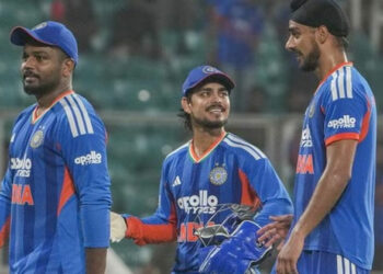 സഞ്ജുവിന് ഉള്ളത് നിർഭാഗ്യം മാത്രം, ഇഷാൻ കിഷൻ ഫോമിന്റെ കൊടുമുടിയിൽ; ശശി തരൂരിന്റെ വാക്കുകൾ ഇങ്ങനെ