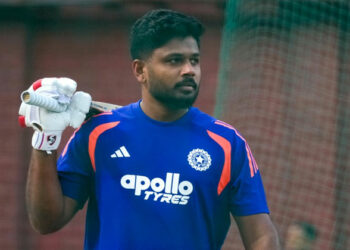 പാക് സ്പിന്നർമാരെ നേരിടാൻ സഞ്ജു മതി, റിങ്കുവിനെ മാറ്റി മലയാളി താരത്തെ മധ്യനിരയിൽ കളിപ്പിക്കണമെന്ന് മുഹമ്മദ് കൈഫ്