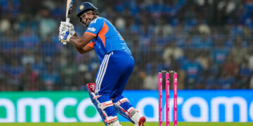 മുസരബാനിയെ പറത്തി സഞ്ജുവിന്റെ മറുപടി; ഡഗ്-ഔട്ടിൽ ഗംഭീറിന്റെ കയ്യടി, ഗാലറിയിൽ ധോണിക്ക് തുല്യമായ ഗർജ്ജനം