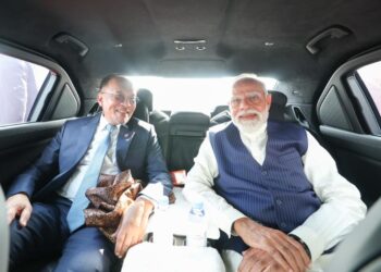 പ്രധാനമന്ത്രി നരേന്ദ്ര മോദിക്ക് ഊഷ്മള സ്വീകരണവുമായി മലേഷ്യ ; വിമാനത്താവളത്തിൽ നേരിട്ട് സ്വീകരിക്കാൻ എത്തി മലേഷ്യൻ പ്രധാനമന്ത്രി അൻവർ ഇബ്രാഹിം