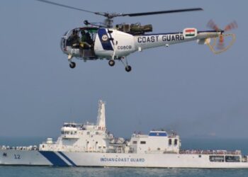 അന്താരാഷ്ട്ര എണ്ണ കള്ളക്കടത്ത് റാക്കറ്റിനെ പിടികൂടി ഇന്ത്യൻ കോസ്റ്റ് ഗാർഡ് ; മൂന്ന് വിദേശ കപ്പലുകൾ പിടിച്ചെടുത്തു