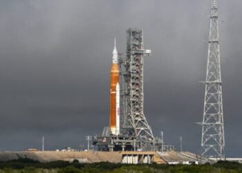 ഹീലിയം സംവിധാനത്തിൽ തകരാർ ; നാസയുടെ ഭീമൻ മൂൺ റോക്കറ്റ് നിലത്തിറക്കി ; ഏപ്രിൽ വരെ ദൗത്യം നടക്കില്ല