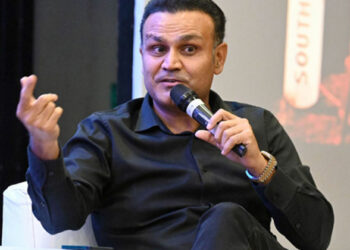 ആരെങ്കിലും ഒരാൾ കോഹ്‌ലിയാകൂ; ഇന്ത്യൻ ബാറ്റിംഗിനെതിരെ സെവാഗ്, ഒപ്പം സൂപ്പർതാരങ്ങൾക്ക് ഉപദേശവും