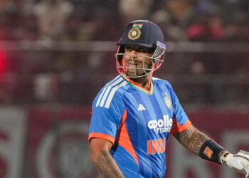 സൂര്യകുമാർ ആ പണി നിർത്തണം, അത് ടീമിന് ആപത്താണ്; ഇന്ത്യൻ നായകന്റെ ശൈലിക്കെതിരെ ആഞ്ഞടിച്ച് മഞ്ജരേക്കർ