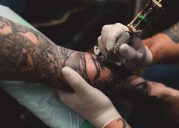 ടാറ്റൂ അത്ര നിസ്സാരമല്ല; ശരീരത്തിന്റെ പ്രതിരോധശേഷി കുറയ്ക്കുമെന്ന് പഠനം; മഷി ആന്തരാവയവങ്ങളിലേക്ക് പടരും! ഗൗരവകരമായ മുന്നറിയിപ്പുമായി ശാസ്ത്രലോകം