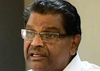 ഗണേഷ് സൂക്ഷിക്കുക, പഴയ കഥകൾ തുറന്നുവിടും; ഉമ്മൻ ചാണ്ടിയെ വേട്ടയാടുന്നതിനെതിരെ തിരുവഞ്ചൂരിന്റെ വജ്രായുധം