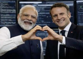 ഇത് എഐയാണ് വിശ്വസിക്കാനാവുമോ? നരേന്ദ്ര മോദിയും മാക്രോണും തമ്മിൽ ‘ലവ്’; പോസ്റ്റ് ഏറ്റെടുത്ത് നെറ്റിസൺസ്