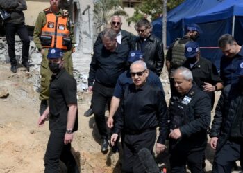 ഇറാൻ മിസൈൽ ആക്രമണം നടത്തിയ ആറാദിൽ സന്ദർശനം നടത്തി ബെഞ്ചമിൻ നെതന്യാഹു ; ഇറാനെ ഒതുക്കാൻ അന്താരാഷ്ട്ര സഹകരണത്തിന് ആഹ്വാനം