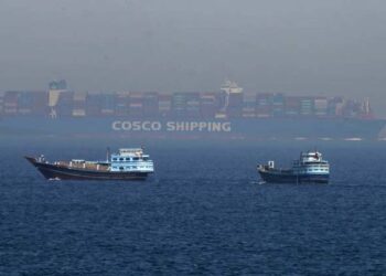 ഹോർമുസ് കടലിടുക്കിൽ കുടുങ്ങിയ 22 ഇന്ത്യൻ കപ്പലുകളും സുരക്ഷിതം; ആശ്വാസവാർത്തയുമായി കേന്ദ്ര സർക്കാർ! യുദ്ധക്കനലിനിടയിലൂടെ ‘ജഗ് ലാഡ്കി’ ഗുജറാത്തിലെത്തി