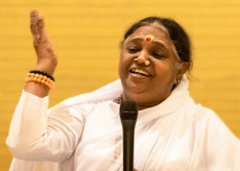 അയോധ്യയിലേക്ക് അമ്മയും 1200 ഭക്തരും; ശ്രീരാമയന്ത്ര പ്രതിഷ്ഠാ ചടങ്ങിൽ രാഷ്ട്രപതിക്കൊപ്പം മാതാ അമൃതാനന്ദമയിയും