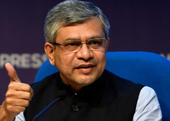 വോട്ട് ബാങ്ക് രാഷ്ട്രീയത്തിന് അന്ത്യം, ഇനി പ്രകടനത്തിന്റെ കാലം; റെയിൽവേയിൽ വിപ്ലവകരമായ മാറ്റങ്ങളുമായി അശ്വിനി വൈഷ്ണവ്; വികസന ട്രാക്കിൽ രാജ്യം