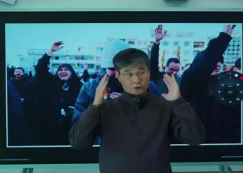 ട്രംപിന്റെ വരവും ഇറാൻ യുദ്ധവും മുൻകൂട്ടി കണ്ടു; ആരാണ് ഈ ‘ചൈനീസ് നോസ്ട്രഡാമസ്’? ജിയാങ് സുവക്വിൻ എന്ന പ്രൊഫസർ ലോകത്തെ ഞെട്ടിക്കുന്നത് ഇങ്ങനെ!